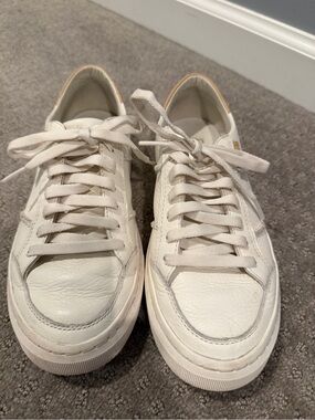 UGG Women’s Classic White Leather Low-Top Sneakers